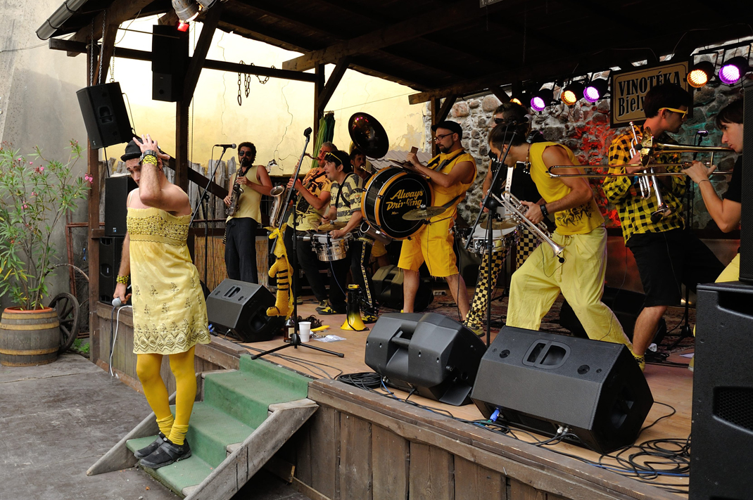 Always Drinking Marching Band (Kremnica 2012) « Ricardo & Mireille